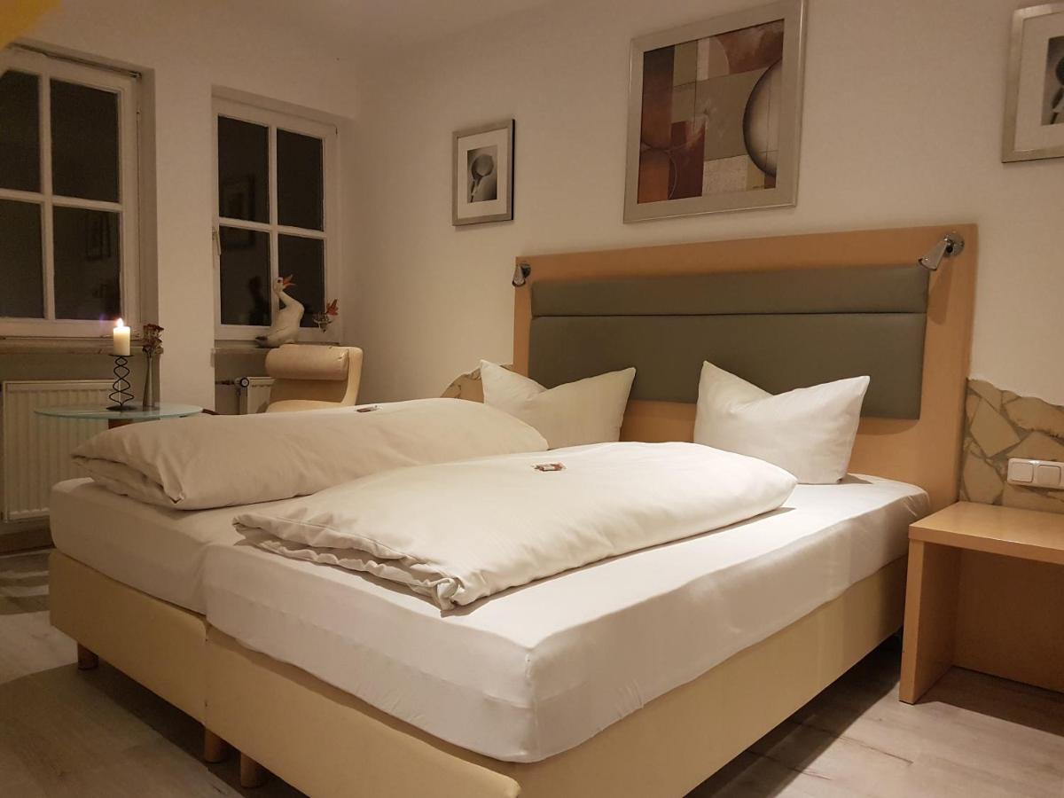 Seebauer-Hotel Die Ente Von Wassertruedingen ภายนอก รูปภาพ